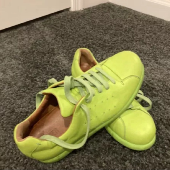 Lime green Camper - Picture 2 of 5